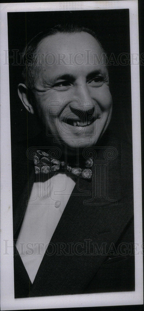 1953 Press Photo Dr Benjamin Fine Wearing Bow Tie - Historic Images