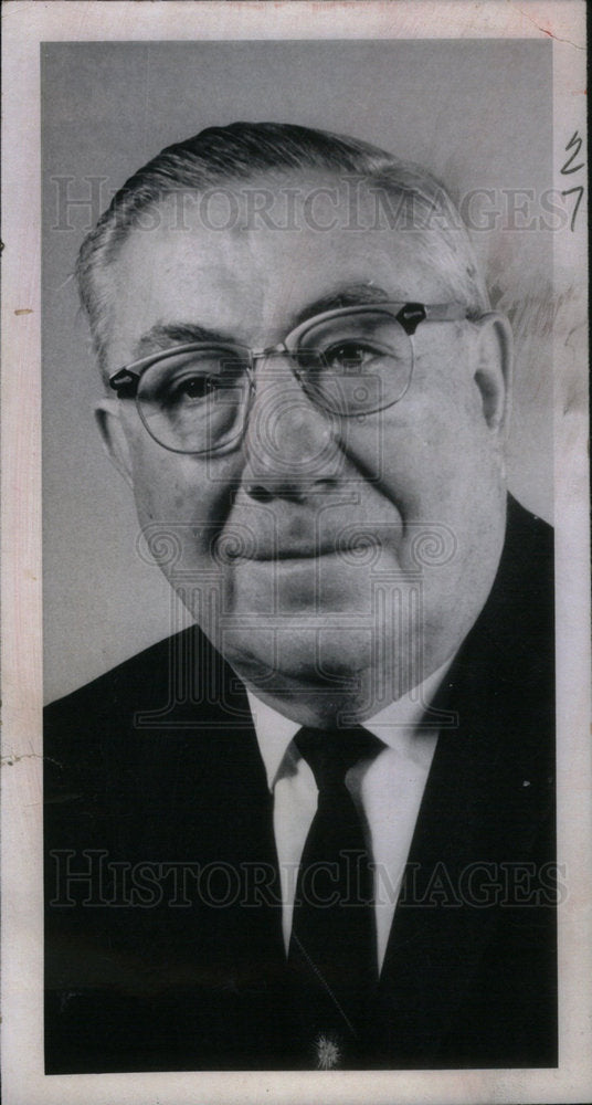 1969 Press Photo Dominic Coloroso representative pose - Historic Images