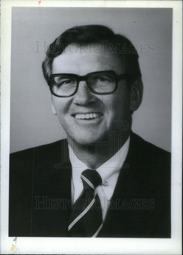 1982 Press Photo Robert Cuje, bank director - Historic Images