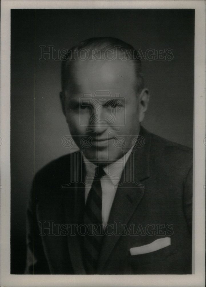 1971 Press Photo Harry Combs President Gates Learjet - Historic Images