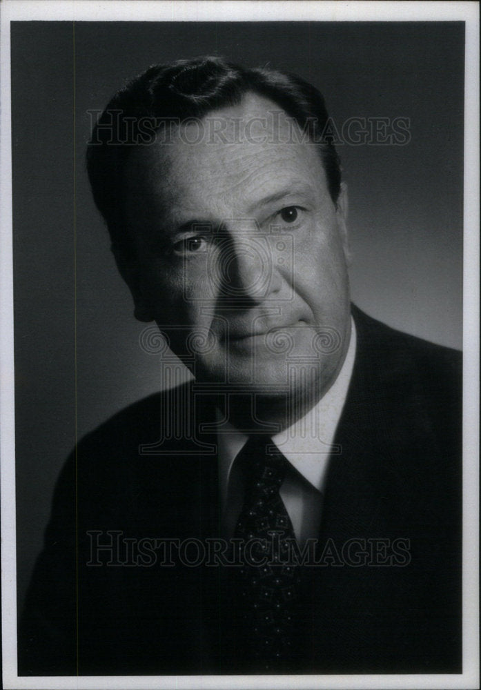 1975 Press Photo James Finely Executive Vice President - Historic Images