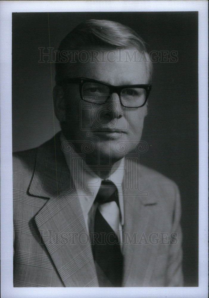 1977 Press Photo Executive Joseph P. McConaty - Historic Images