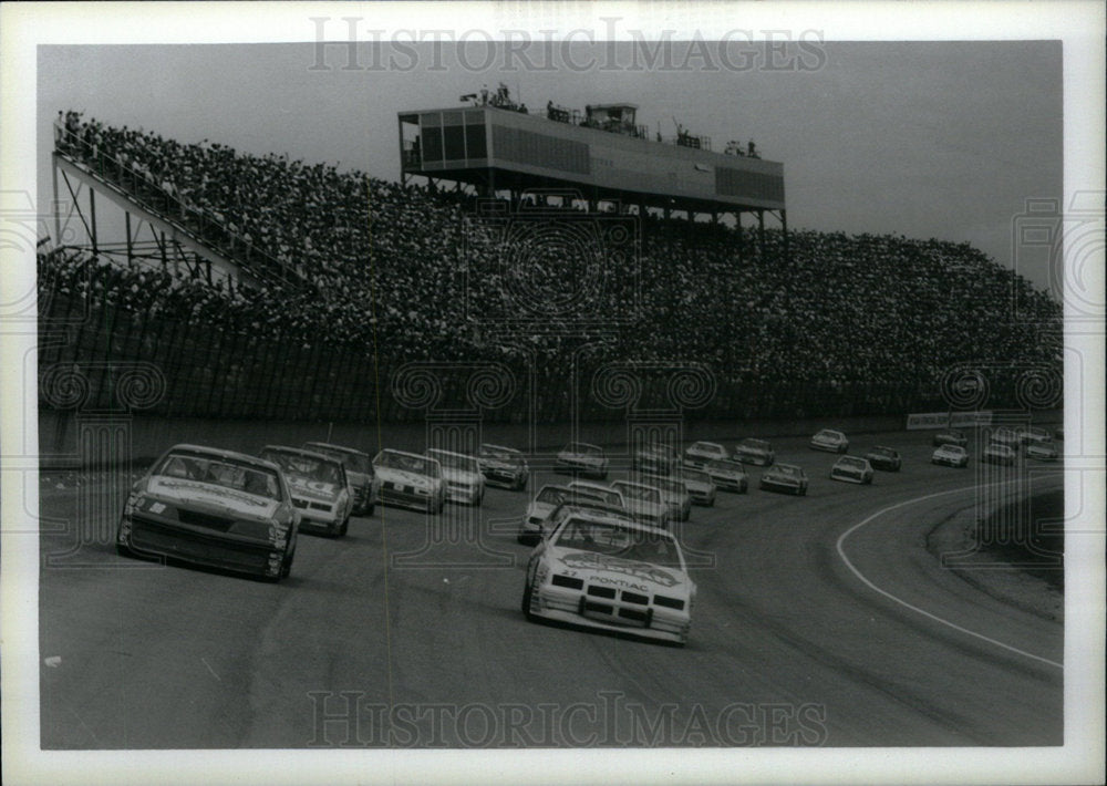 1987 Press Photo Winston Cup Fan Rusty Wallance America - Historic Images