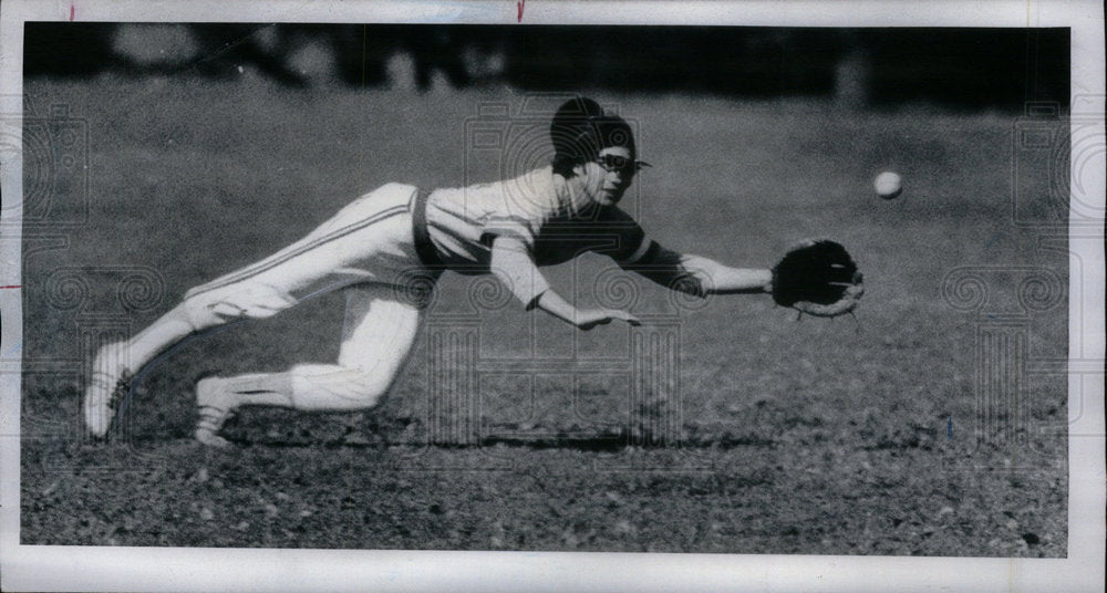 1976 Press Photo Sullivan Rightfielder Bruce Siegel Ral - Historic Images