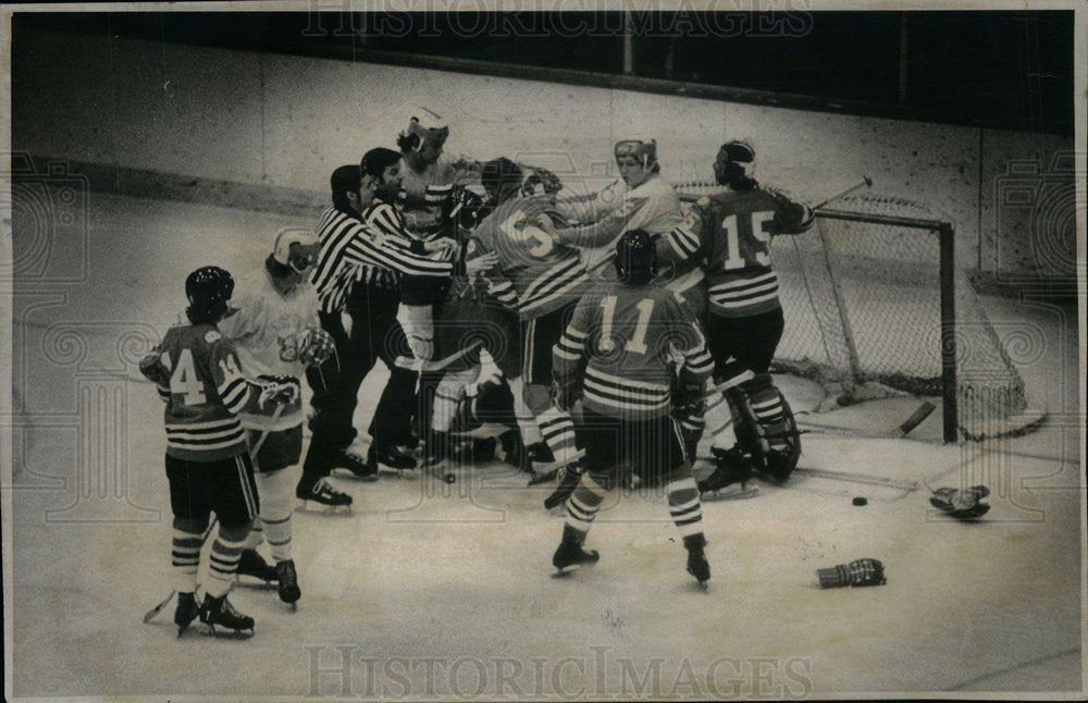 1974 Press Photo Denver University Ice Hockey - Historic Images