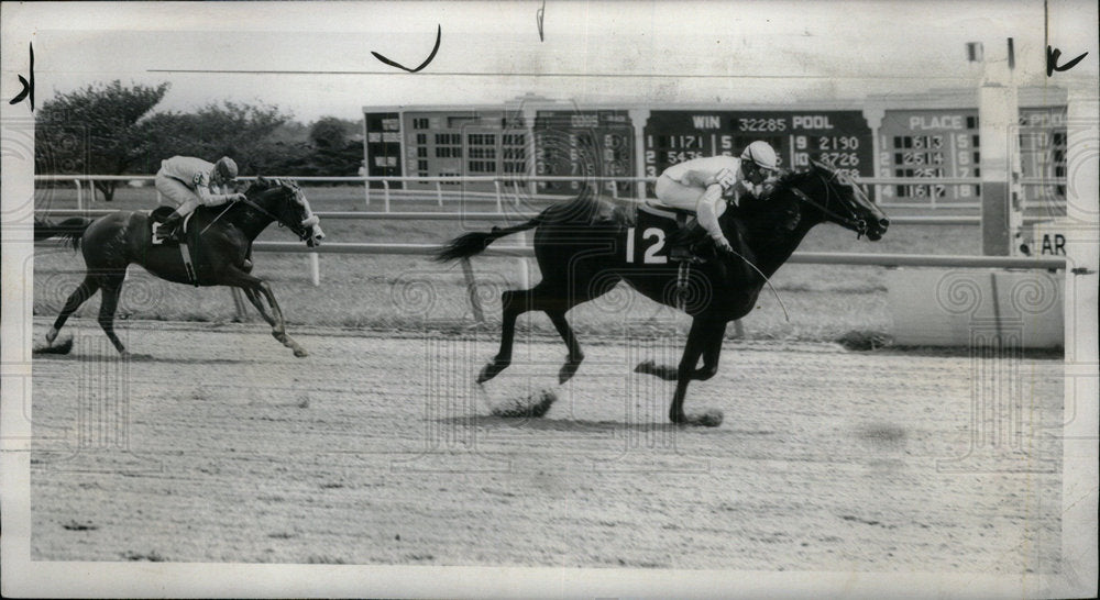 1968 Press Photo Arlington Park Fair HomeJockey Bobby - Historic Images