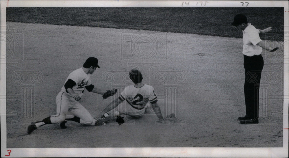 1971 Press Photo Steve Hovley Denver Bears Jim Driscoll - Historic Images