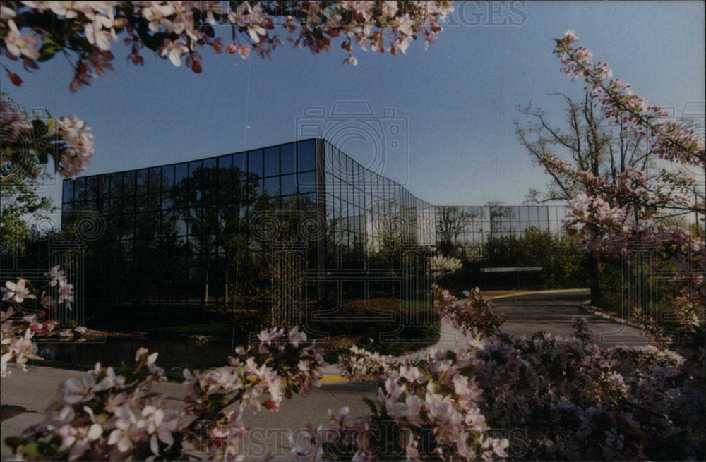 1987 Press Photo Sun Times Suburban Year Lake Office - Historic Images