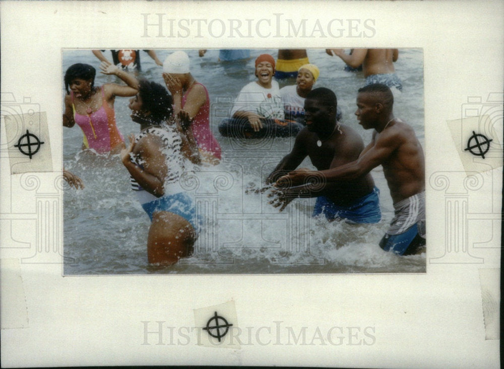 1990 Press Photo Nicole Record Target Enforcement Polic - Historic Images