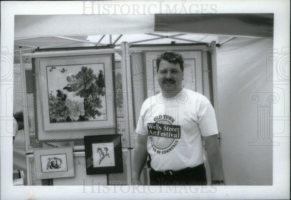 1999 Press Photo Joe Tipre Festival Chair - Historic Images