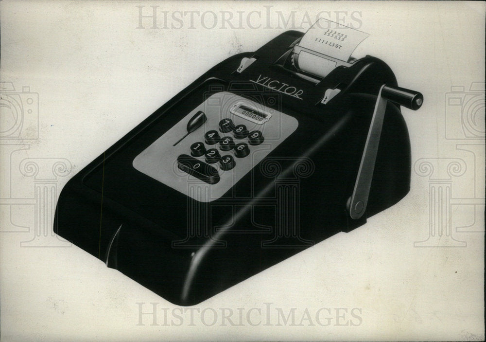 1948 Press Photo Picture Show Electronic Adding Machine - Historic Images