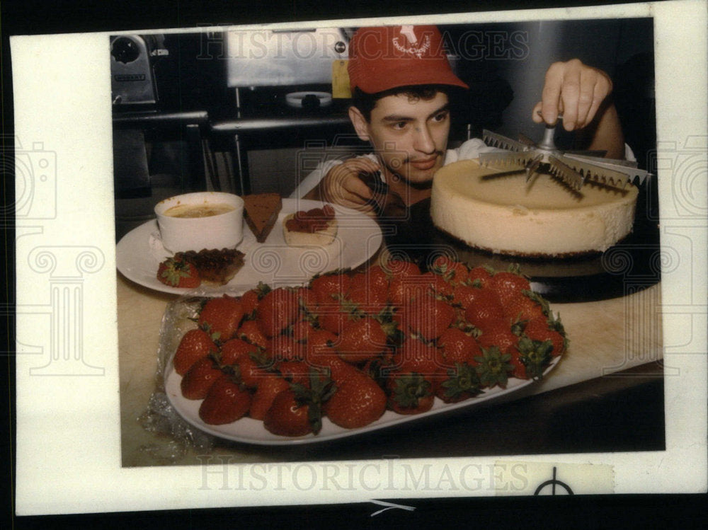 Press Photo Tony Figeora Detroit London Chop House - Historic Images