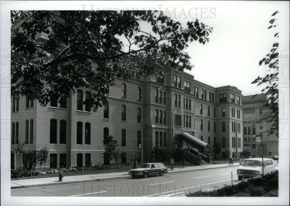 1980 Press Photo Detroit Memorial Hospital Show Picture - Historic Images