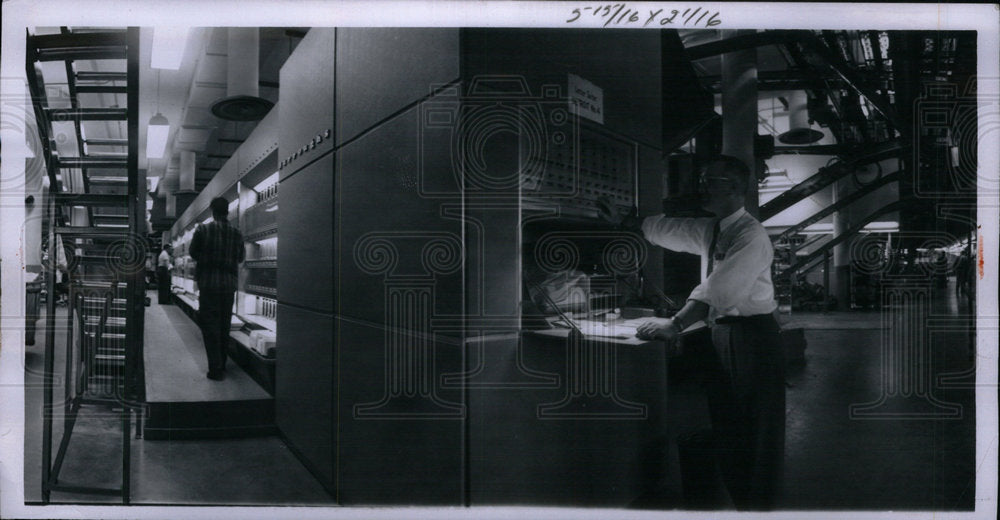 1961 Press Photo Mechanic Operation Control Board Case - Historic Images