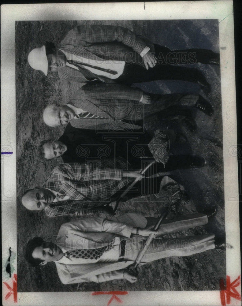 1976 Press Photo  William James Bronner Olympian Court - Historic Images