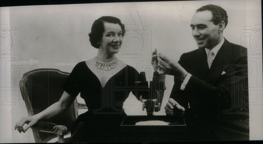 1954 Press Photo Couple Celebrate Joyful Movement - Historic Images