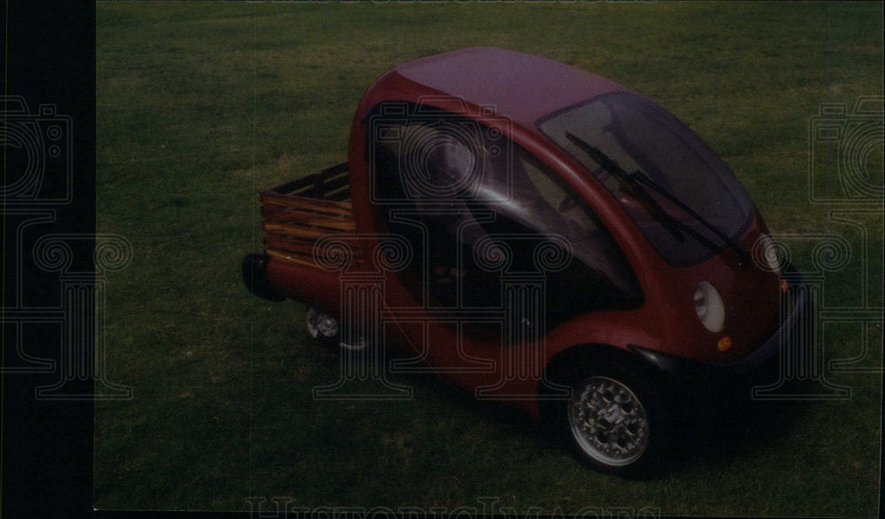 1995 Press Photo Sunera Inc auto electric Sunaray - Historic Images