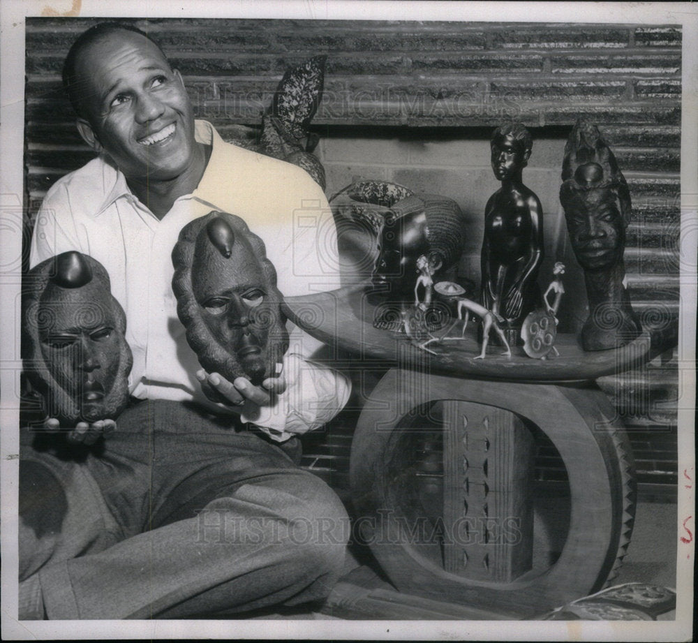 1956 Press Photo Mask Coach Gil Cruter Africa Mahogany - Historic Images