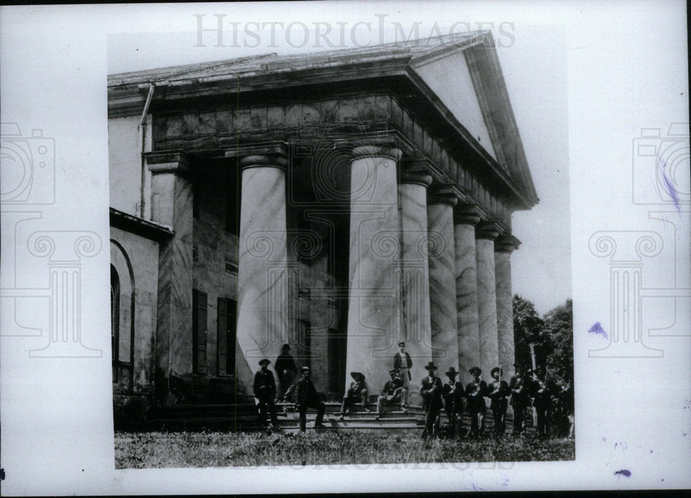 1965 Press Photo People group cemetery Arlington stand - Historic Images