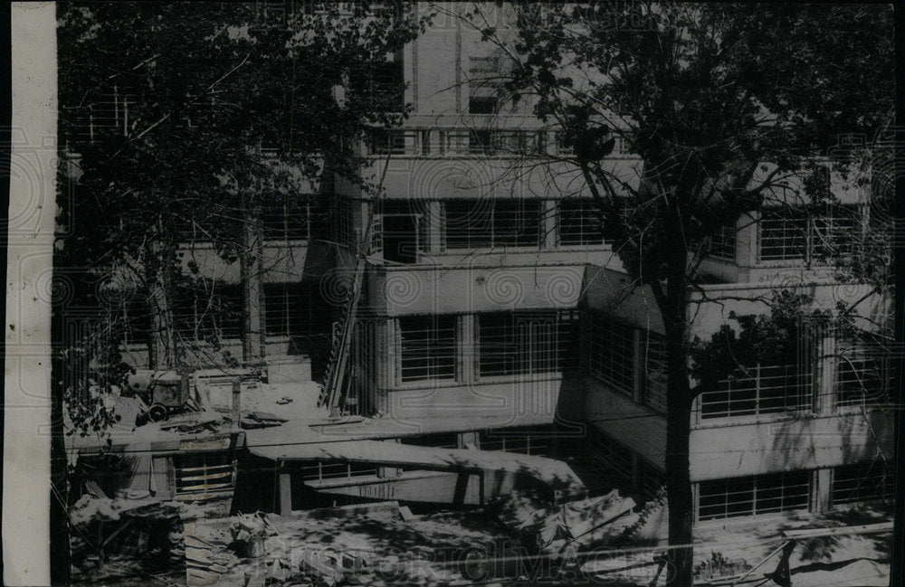 Press Photo Construction Building Slum Area Heavy Pix - Historic Images