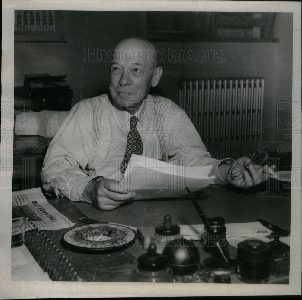 1951 Press Photo Siewers Fincher Veteran City Clerk - Historic Images