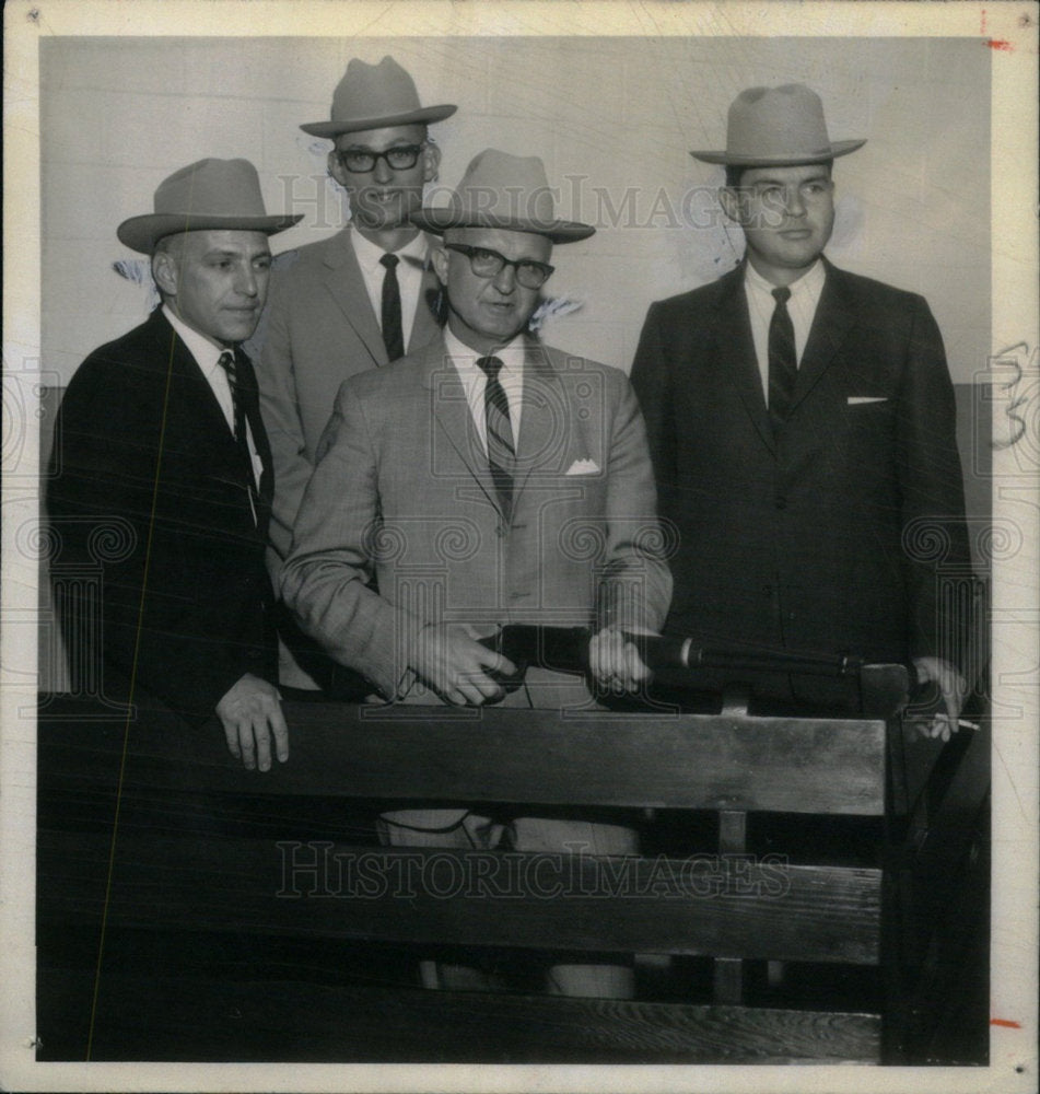 1964 Press Photo Vern Crayne YMCA Members - Historic Images