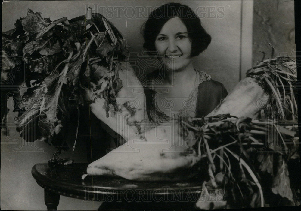 1931 Press Photo Alma Funderburk Poster Pose Picture - Historic Images