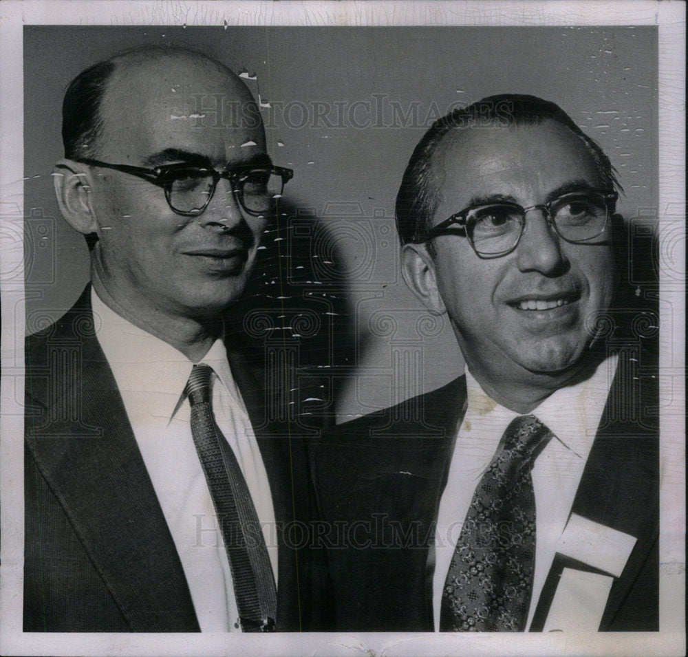 1957 Press Photo Robert McCollum Alfred Neumann jewish - Historic Images