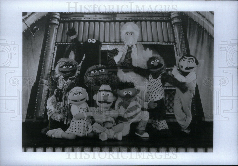 1991 Press Photo Sesame Street Live Silly Dancing Doll - Historic Images