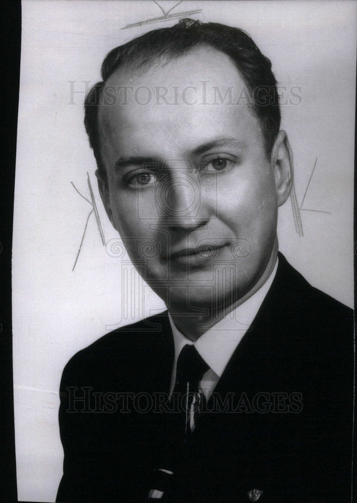 1949 Press Photo William A Tucker Sales Manager Hotel - Historic Images