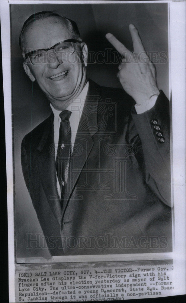 1959 Press Photo Salt Lake City Gov Bracken Mayor Sign - Historic Images