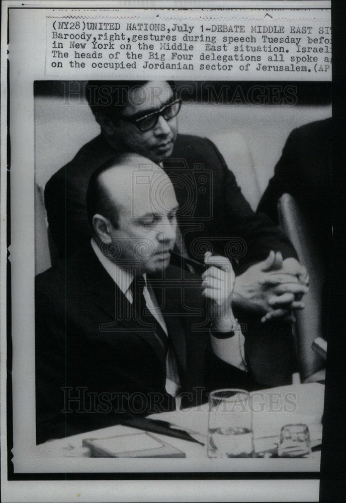 1969 Press Photo Debate East Site Baroody Right Speech - Historic Images