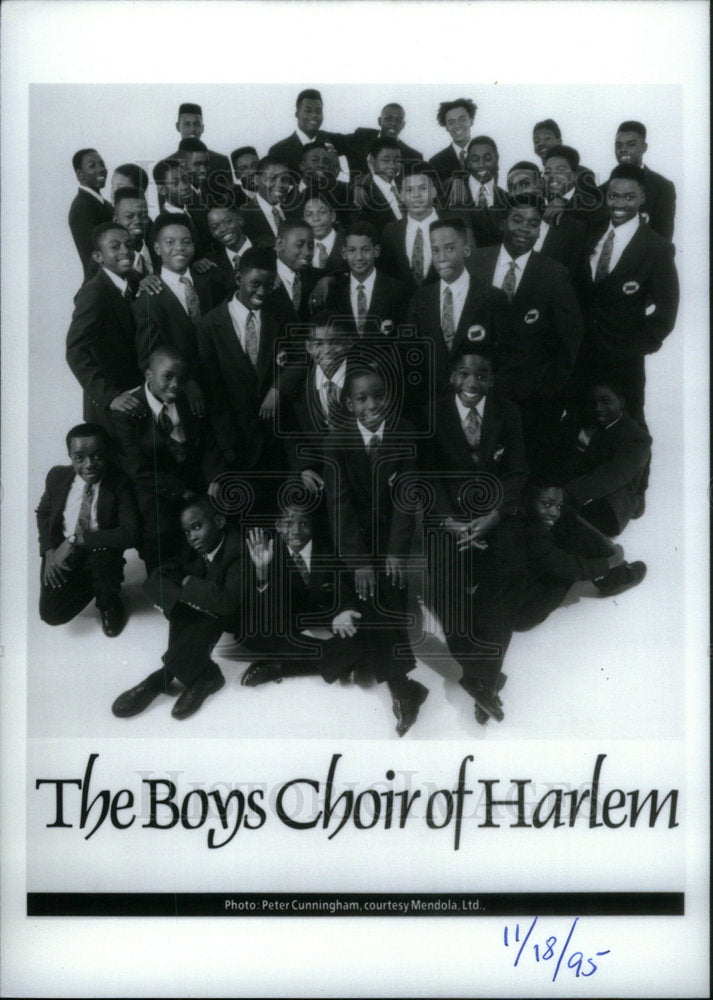 1996 Press Photo Boy Choir Harlem Kmart Gillette City - Historic Images