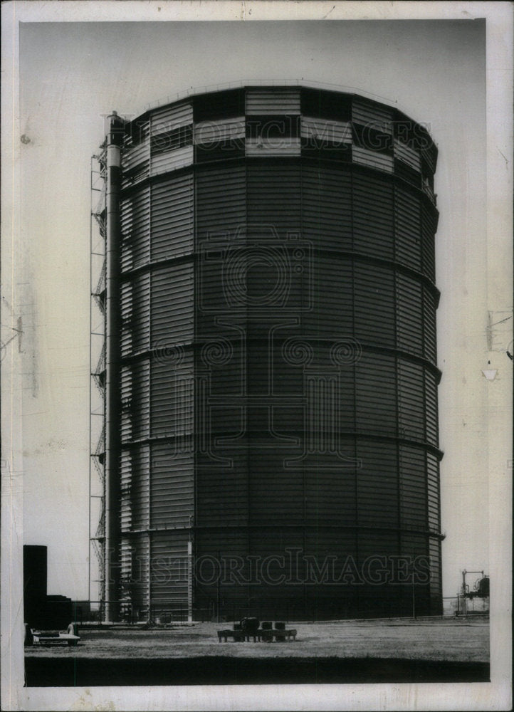 1952 Press Photo Gas Storage Tank at 2477 S.Throop. - Historic Images