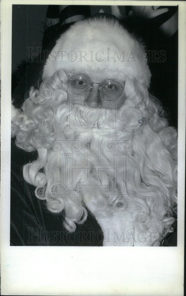 1981 Press Photo Father Christmas Carson Santa Claus - Historic Images