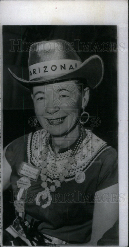 1967 Press Photo Democratic Convention Funnat Hat Ladie - Historic Images