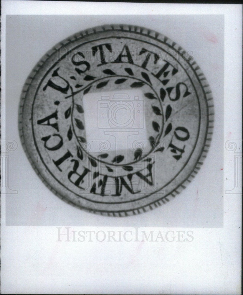 1979 Press Photo specimen congressmen Gold Coin Hand - Historic Images