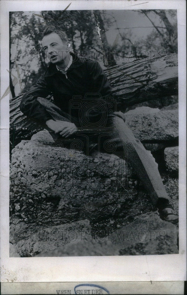 1953 Press Photo Author Vern Sneider - Historic Images