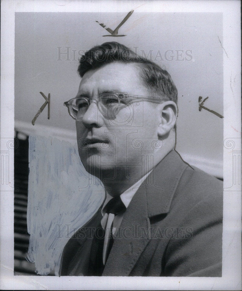 1948 Press Photo Line Coach University Detroit Ivory - Historic Images