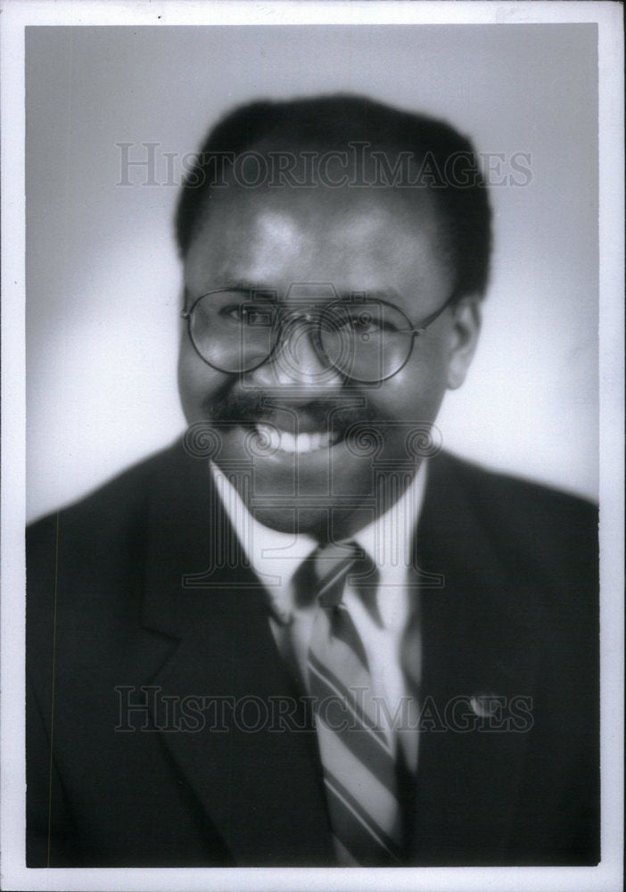 1987 Press Photo Research Director Harvey Slaughter - Historic Images