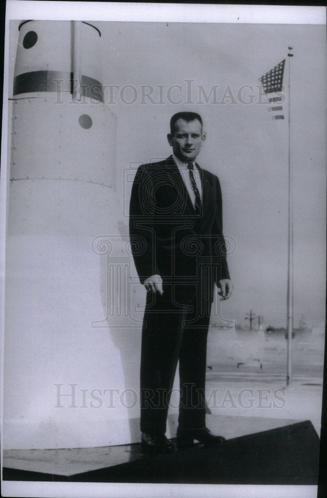 1961 Press Photo Captain Slayton - Historic Images