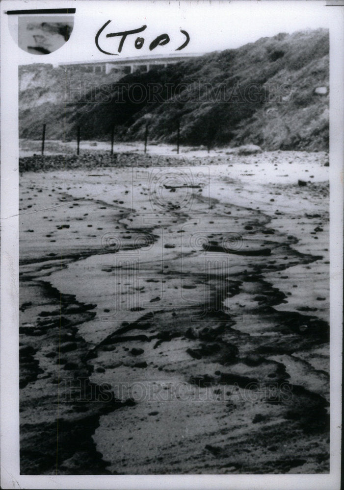 1977 Press Photo Oil Spill - Historic Images