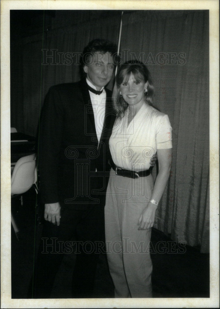 1994 Press Photo Barry Manilow meets Kathy Finley - Historic Images