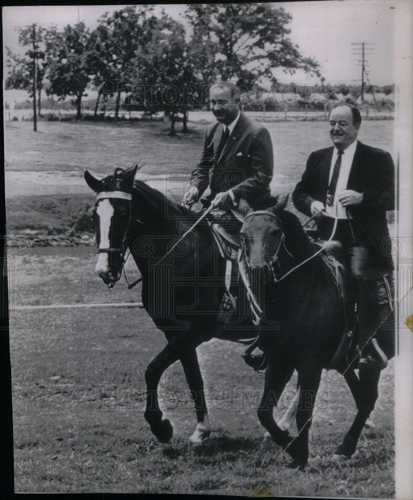 1964 Press Photo President Johnson Sen Humphrey Horses - Historic Images