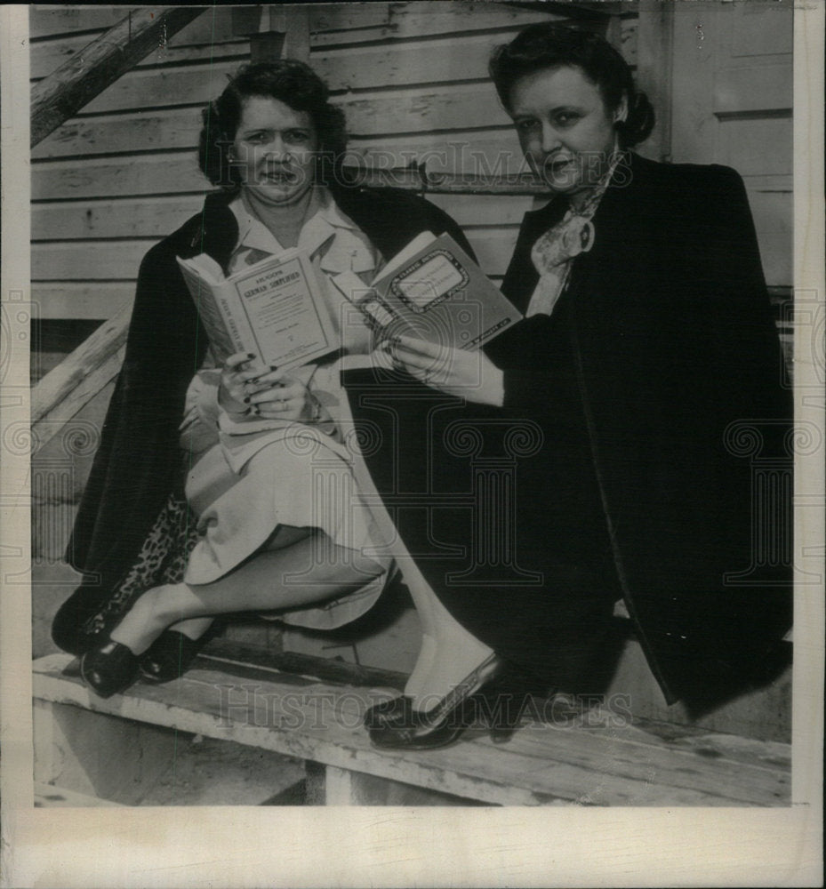 1946 Press Photo Miriam Sheldon Winifred Henson German - Historic Images