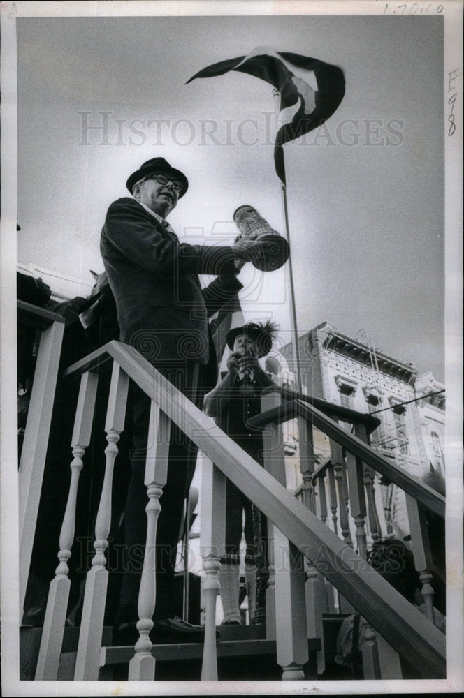 1971 Press Photo Mayor Bill McNichols - Historic Images