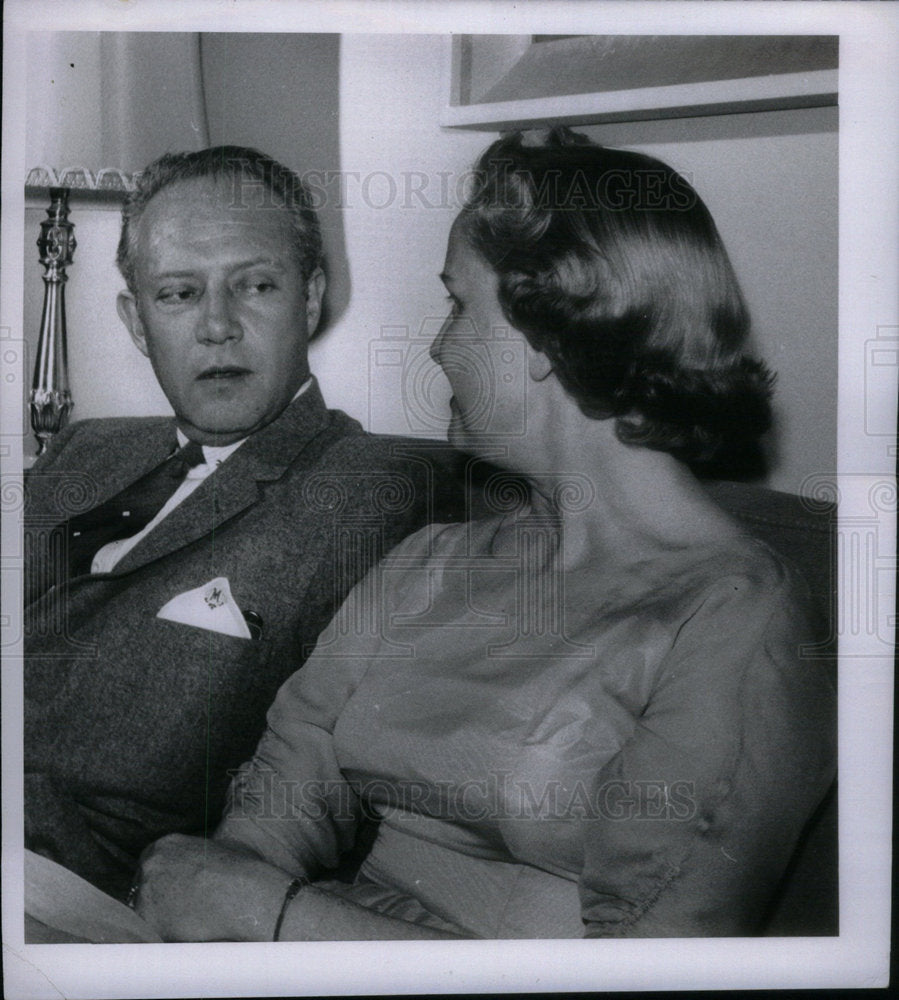 1958 Press Photo MC Stephen Nichols - Historic Images