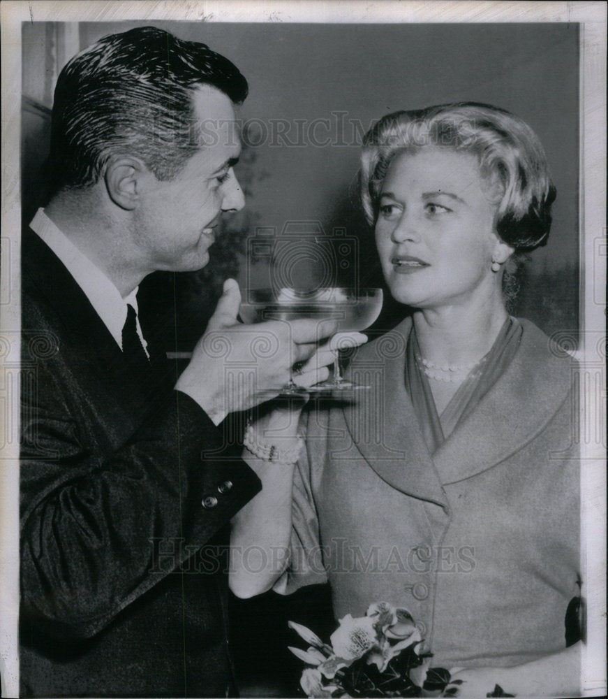 1960 Press Photo Actress Joan Caulfield - Historic Images