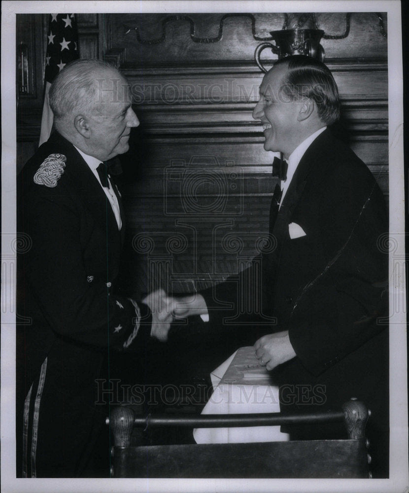 1950 Press Photo Gen. John Curry &amp; Jean de Lagarde - Historic Images
