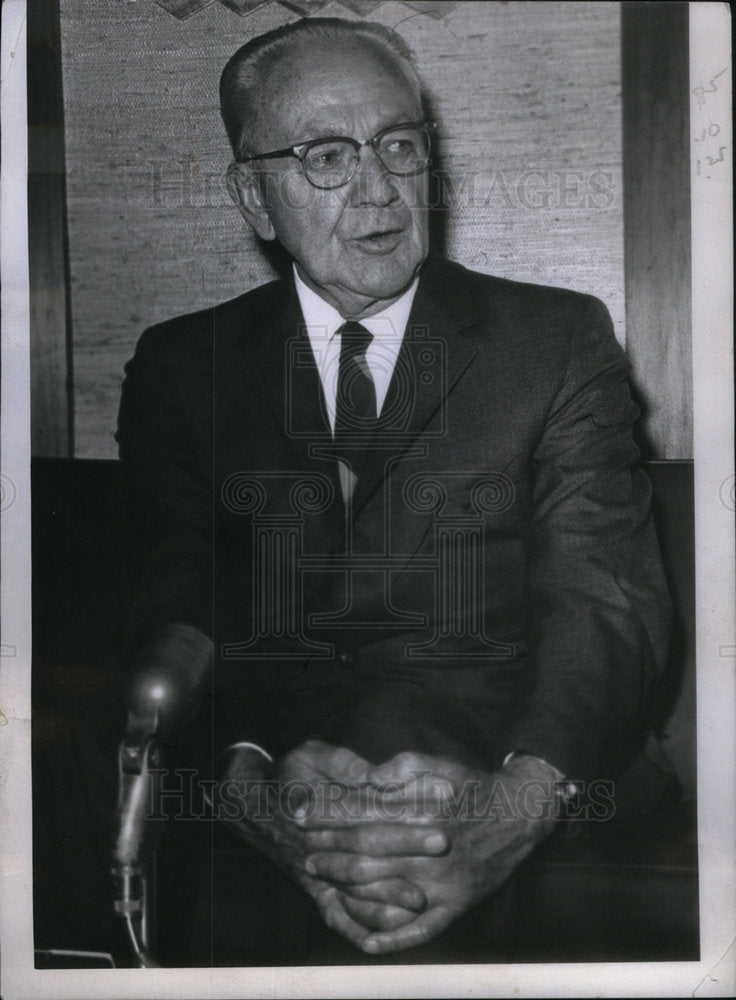 1966 Press Photo Clinton Duffy Warden San Quentin - Historic Images